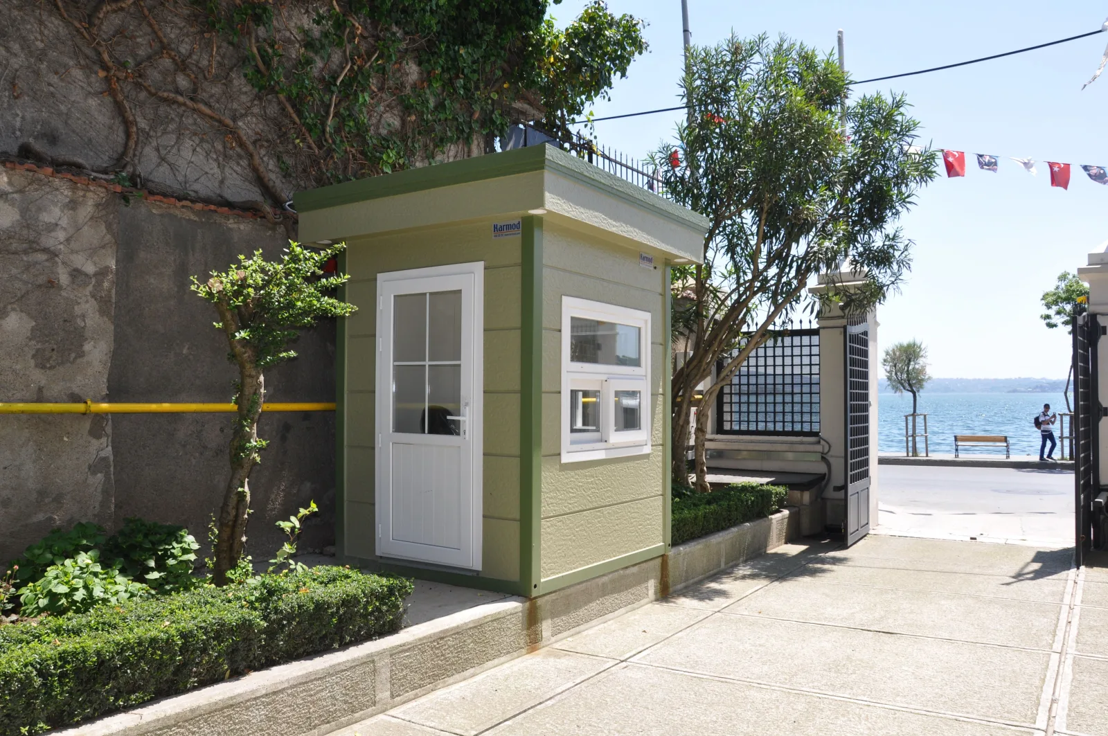Olive green Metro City security cabin beside the waterfront entrance gate of the Rahmi M. Koc Museum.