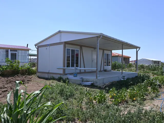 Container house near Ankara with a deep canopy carried over its concrete terrace for summer shade